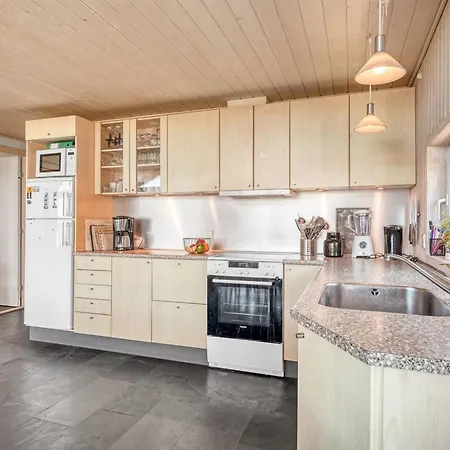 度假居 Elni - 350m From The Sea By Interhome *