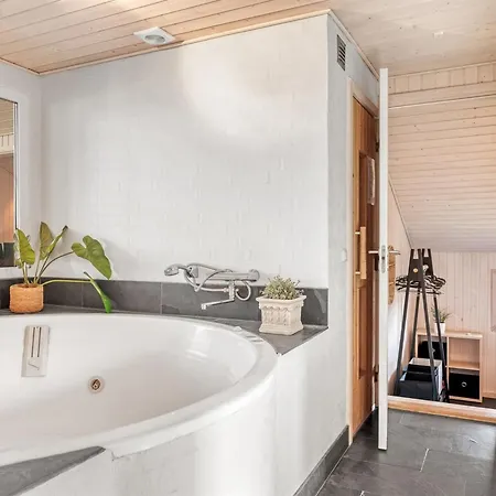 度假居 Elni - 350m From The Sea By Interhome *